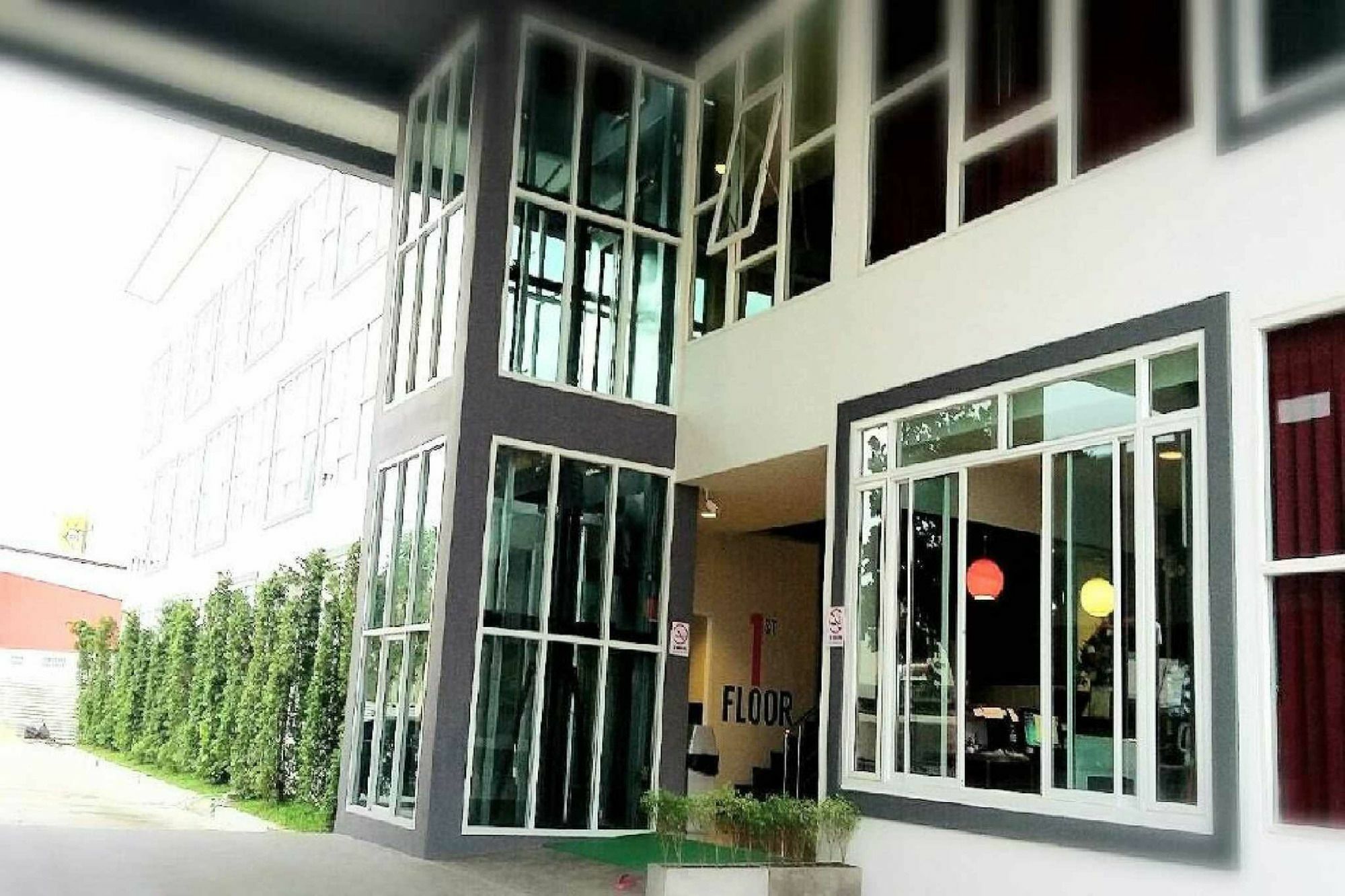 里南泽尔经济酒店 武里南 外观 照片