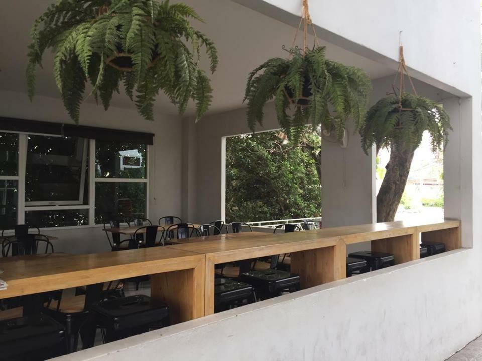 里南泽尔经济酒店 武里南 外观 照片